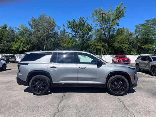 Sterling Gray Metallic 2026 Chevrolet Traverse RS