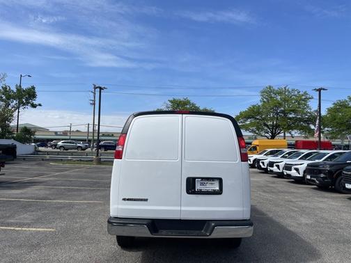 Summit White 2026 Chevrolet Express 2500 LT