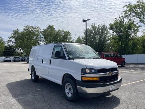 Summit White 2026 Chevrolet Express 2500 LT