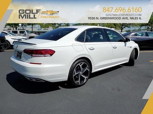 Photo 3 of 24 of 2021 Volkswagen Passat 2.0T R-Line