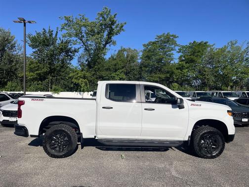 Summit White 2026 Chevrolet Silverado 1500 Custom Trail Boss