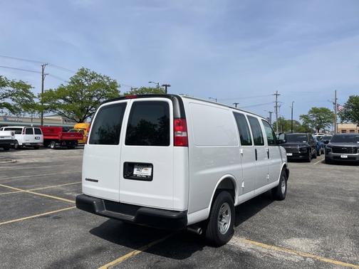 Summit White 2025 Chevrolet Express 3500 RWD 3500 Regular Wheelbase WT