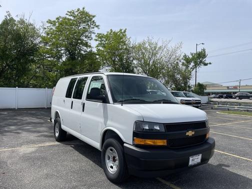 Summit White 2025 Chevrolet Express 3500 RWD 3500 Regular Wheelbase WT