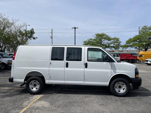 Summit White 2025 Chevrolet Express 3500 RWD 3500 Regular Wheelbase WT