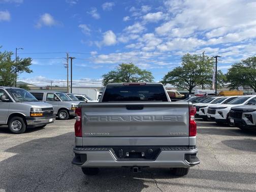 Sterling Gray Metallic 2026 Chevrolet Silverado 1500 Custom