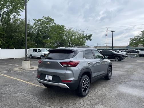 Sterling Gray Metallic 2026 Chevrolet Trailblazer LT
