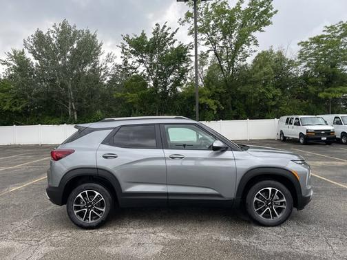 Sterling Gray Metallic 2026 Chevrolet Trailblazer LT