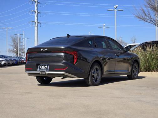 2026 Kia K4 LXS