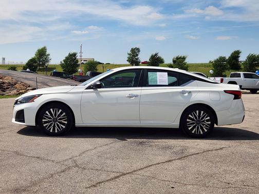 Glacier White 2025 Nissan Altima 2.5 SV