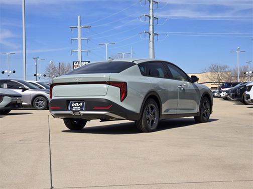 2026 Kia K4 LXS