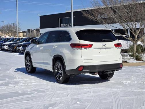 2018 Toyota Highlander LE I4