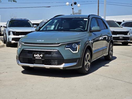 Cityscape Green 2026 Kia Niro EX
