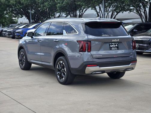 Everlasting Silver 2025 Kia Sorento S