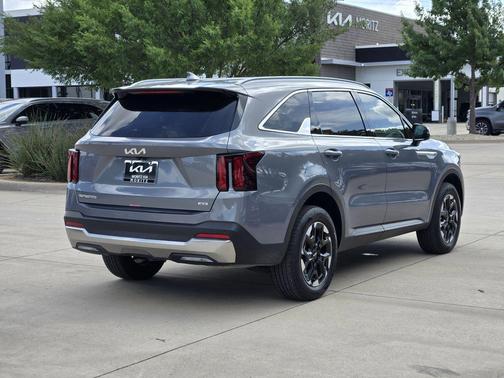 Everlasting Silver 2025 Kia Sorento S