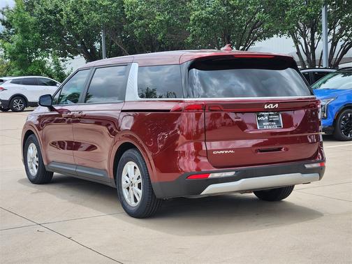 2024 Kia Carnival LX