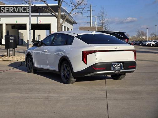2026 Kia K4 LXS