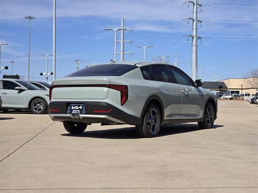 2026 Kia K4 LXS