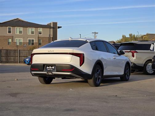 2025 Kia K4 LXS