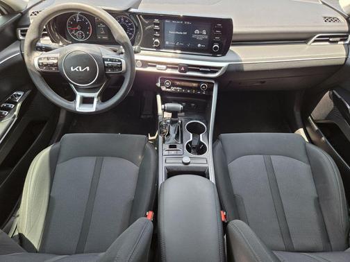 Glacial White Pearl 2022 Kia K5 LXS