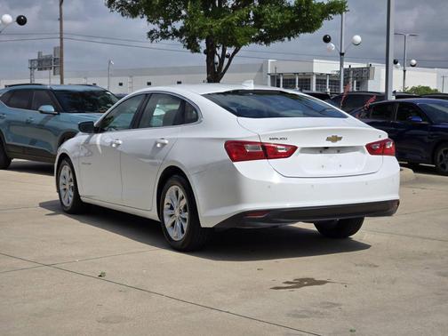Summit White 2024 Chevrolet Malibu FWD 1LT