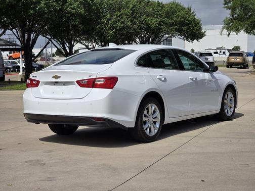 Summit White 2024 Chevrolet Malibu FWD 1LT