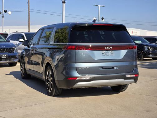 2023 Kia Carnival EX