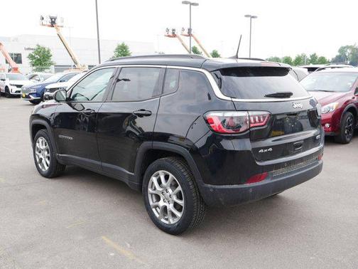 2022 Jeep Compass Latitude Lux
