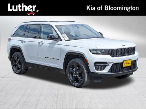 Bright White Clearcoat 2023 Jeep Grand Cherokee Altitude