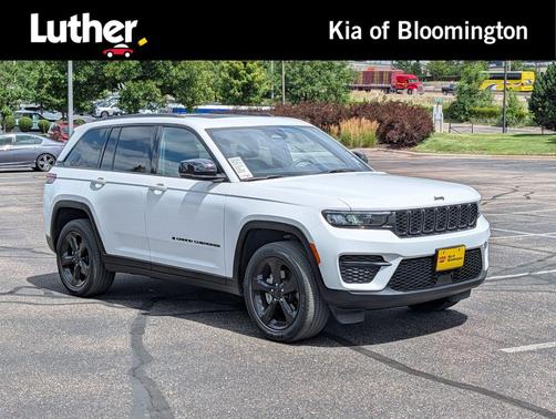 Bright White Clearcoat 2023 Jeep Grand Cherokee Altitude