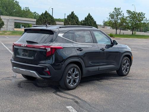 Fusion Black 2024 Kia Seltos S