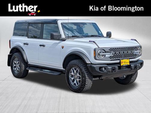 Oxford White 2025 Ford Bronco Badlands