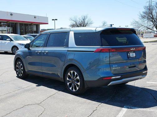 2024 Kia Carnival EX
