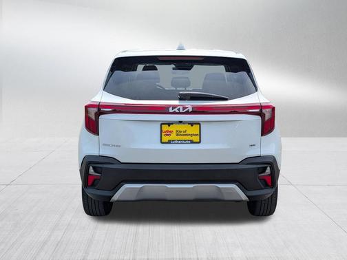 Snow White Pearl 2024 Kia Seltos LX