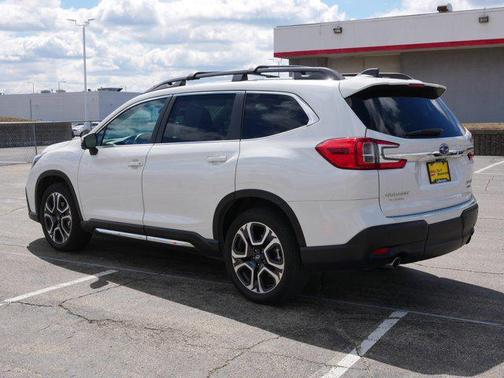 Crystal White Pearl 2023 Subaru Ascent Limited 7-Passenger