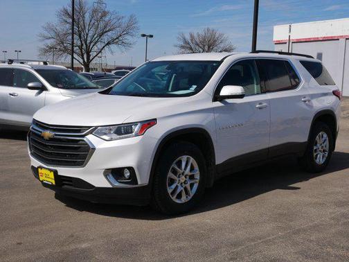 Iridescent Pearl Tricoat 2019 Chevrolet Traverse LT Cloth