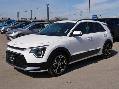 Snow White Pearl 2024 Kia Niro Touring