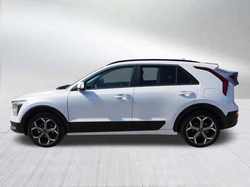 Snow White Pearl 2024 Kia Niro Touring