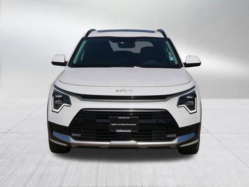 Snow White Pearl 2024 Kia Niro Touring