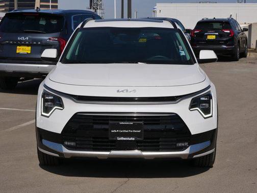 Snow White Pearl 2024 Kia Niro Touring