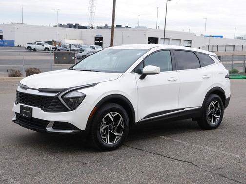Snow White Pearl 2023 Kia Sportage LX