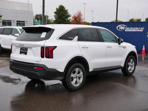 2023 Kia Sorento LX