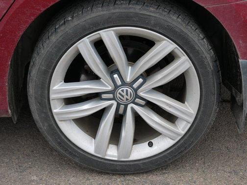 2017 Volkswagen Passat 1.8T SE w/Technology