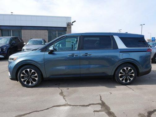 2024 Kia Carnival EX