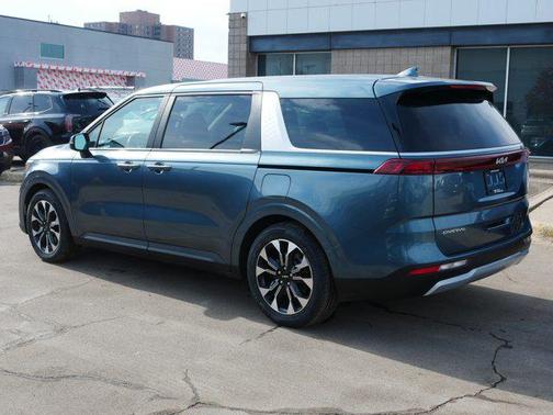 2024 Kia Carnival EX
