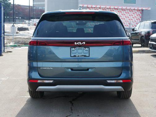 2024 Kia Carnival EX