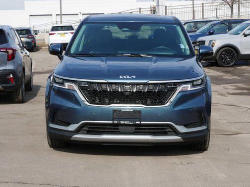 2024 Kia Carnival EX