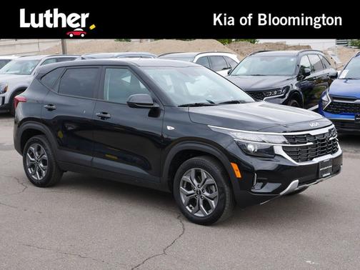 Fusion Black 2024 Kia Seltos LX
