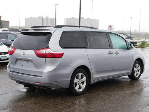 2016 Toyota Sienna LE
