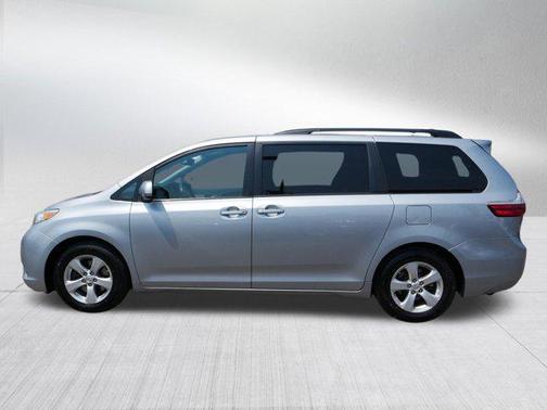 2016 Toyota Sienna LE