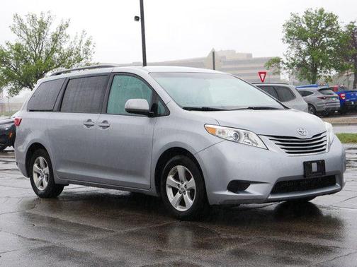 2016 Toyota Sienna LE